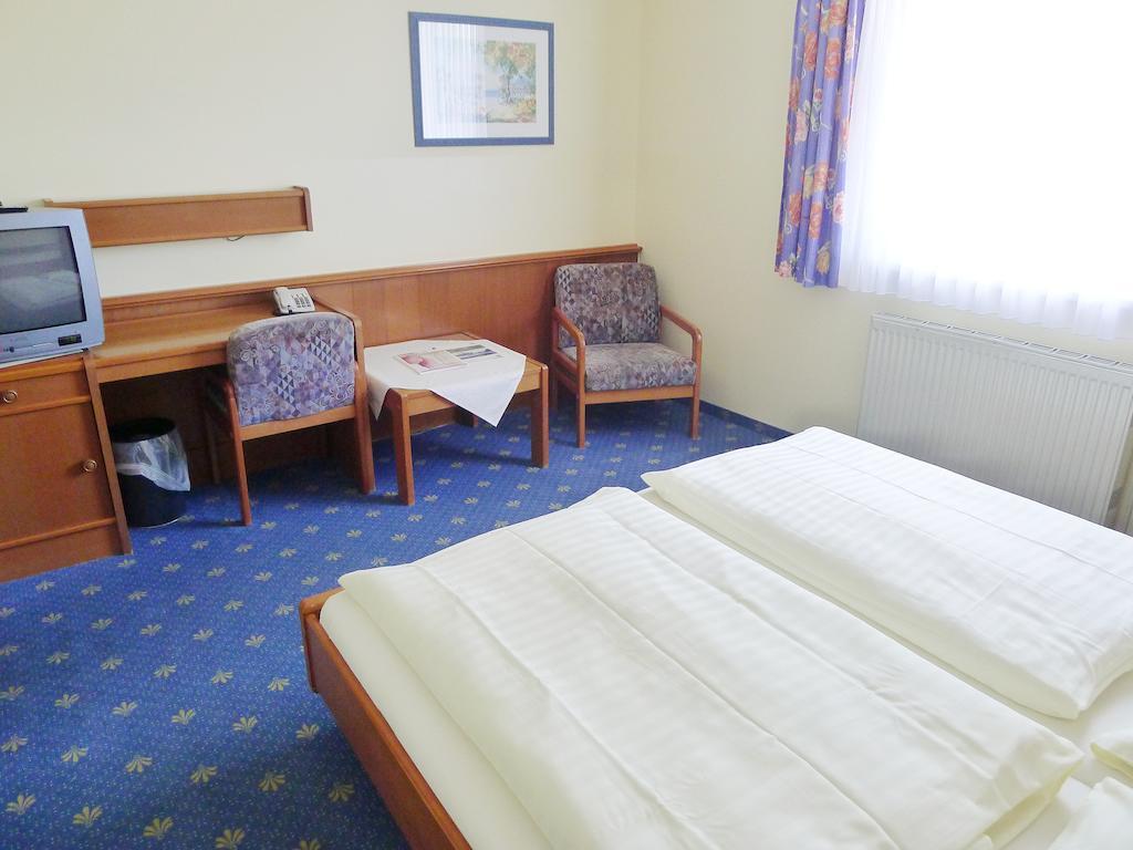 Hotel Restaurant Boeck "Roter Hahn" Sankt Poelten Room photo